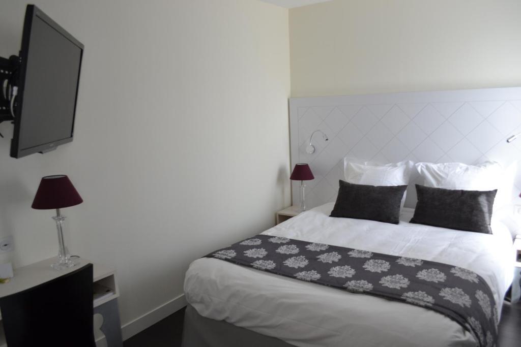 Hotel Le Saint-Jacques Cloyes-sur-le-Loir Esterno foto