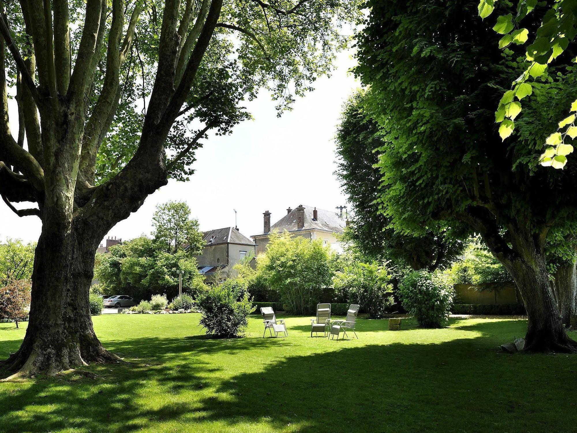 Hotel Le Saint-Jacques Cloyes-sur-le-Loir Esterno foto