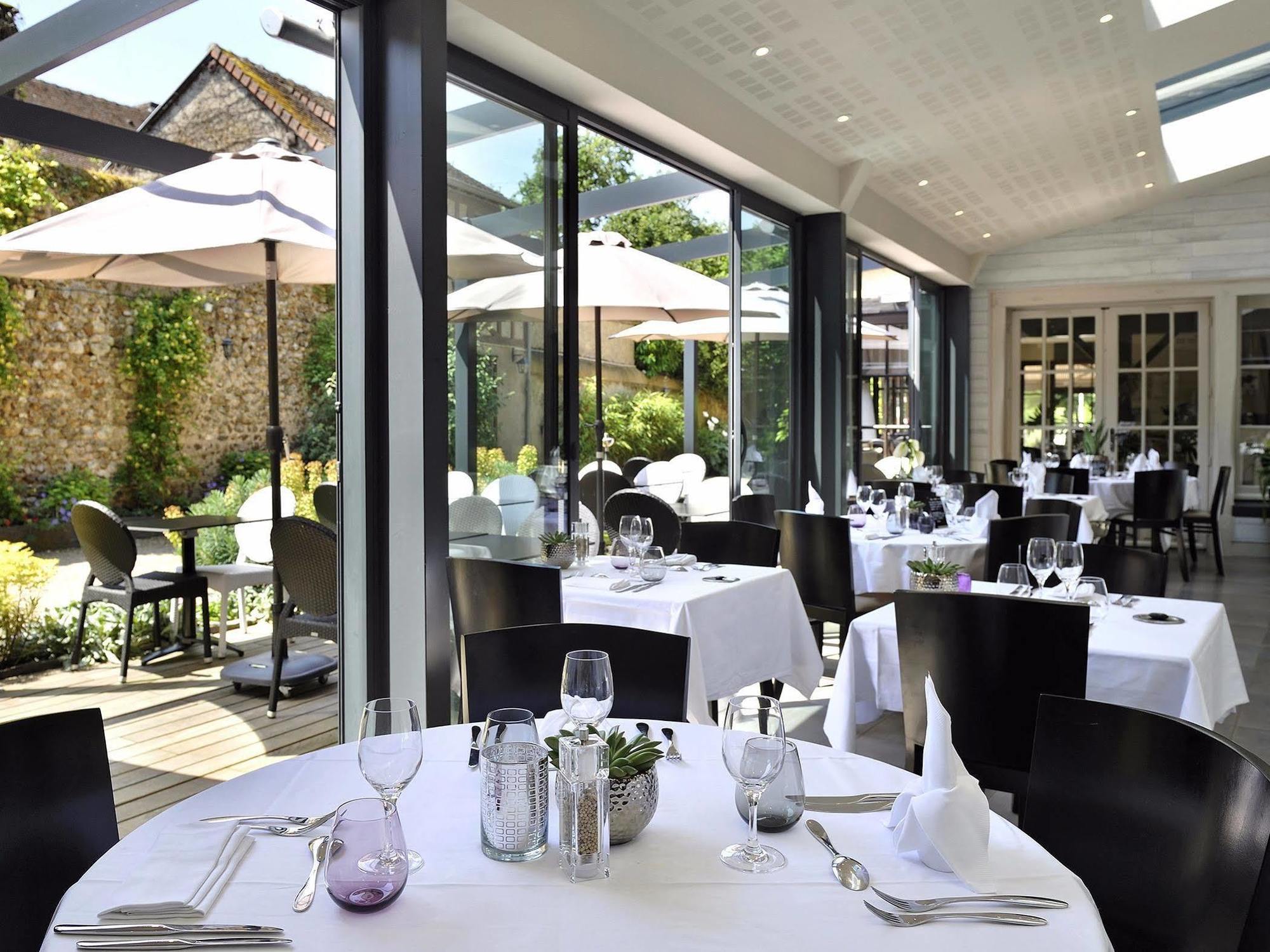 Hotel Le Saint-Jacques Cloyes-sur-le-Loir Esterno foto
